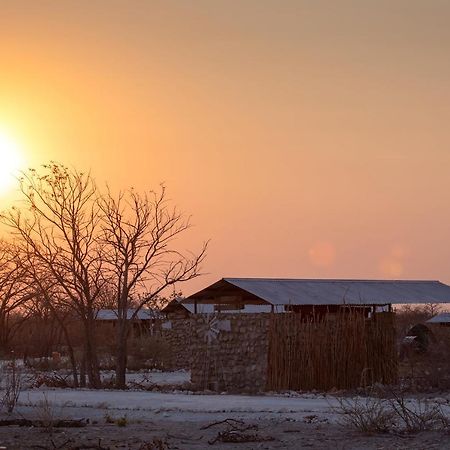 Etosha Trading Post Campsite Okaukuejo Extérieur photo