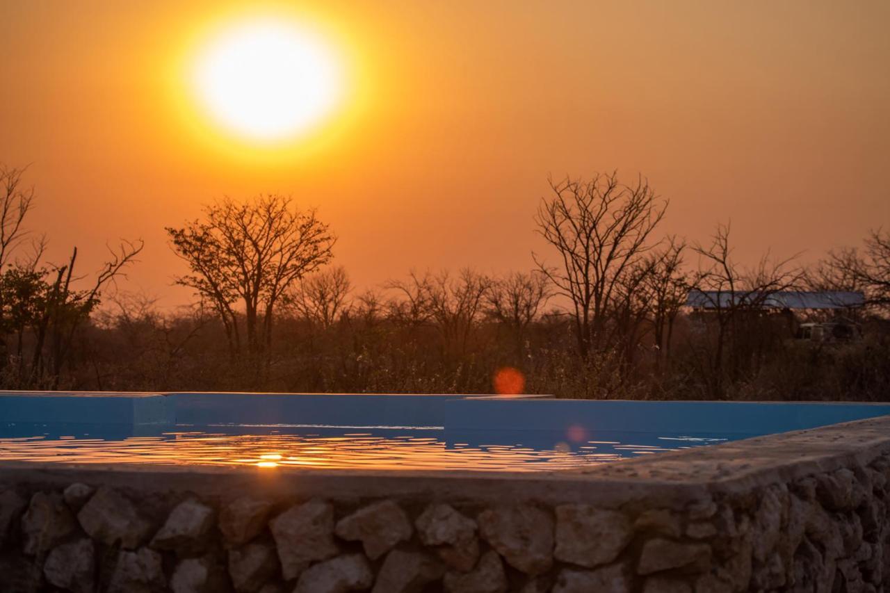 Etosha Trading Post Campsite Okaukuejo Extérieur photo